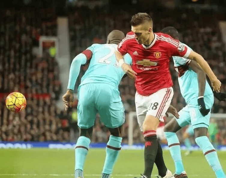 关于曼联客场战胜西汉姆联，继续保持领先优势的信息