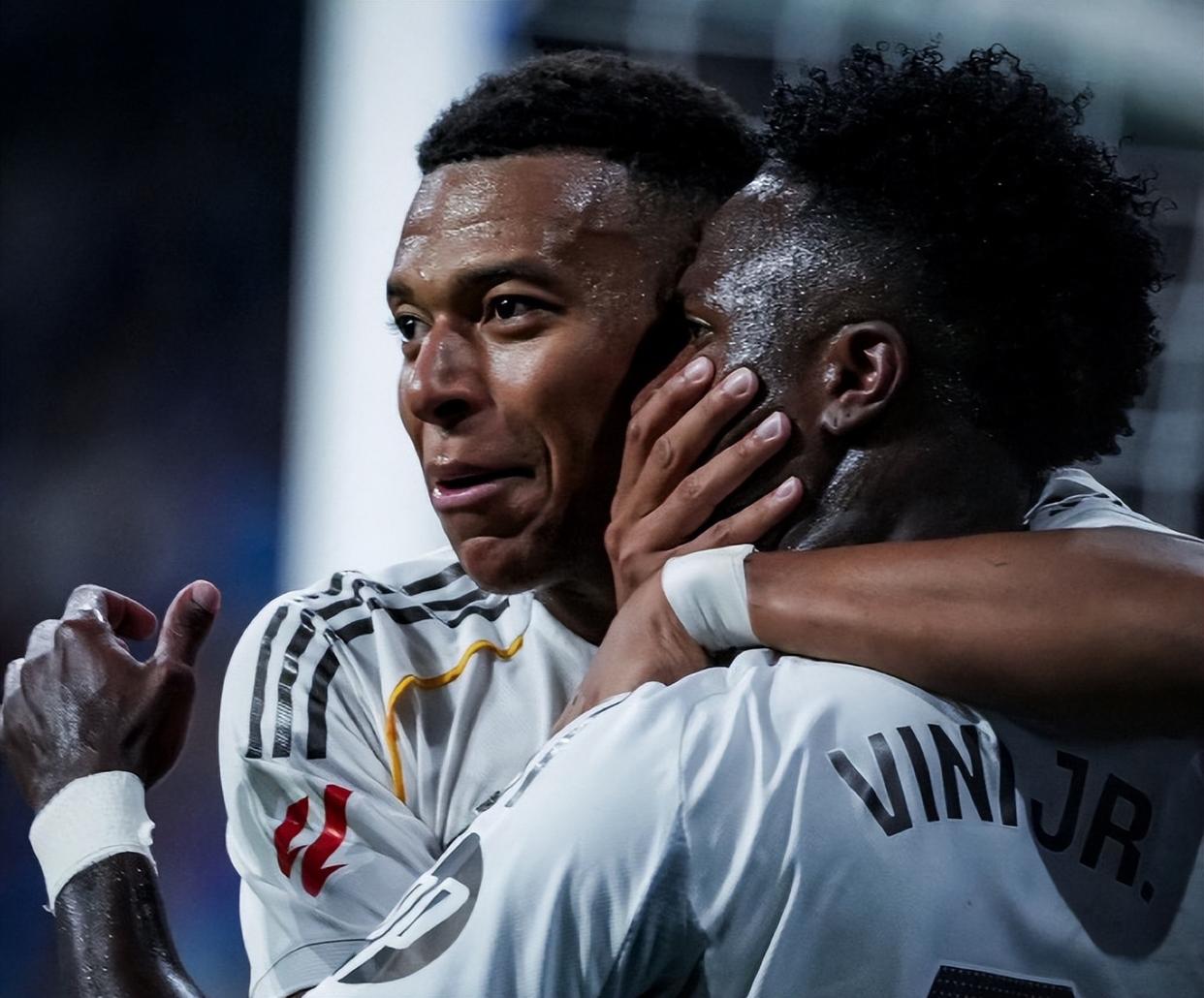 关于欧预赛赛场上的惊天逆转，球迷为之疯狂欢呼的信息