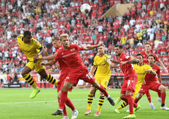 沃尔夫斯堡主场连赢，稳固德甲前四位置的简单介绍