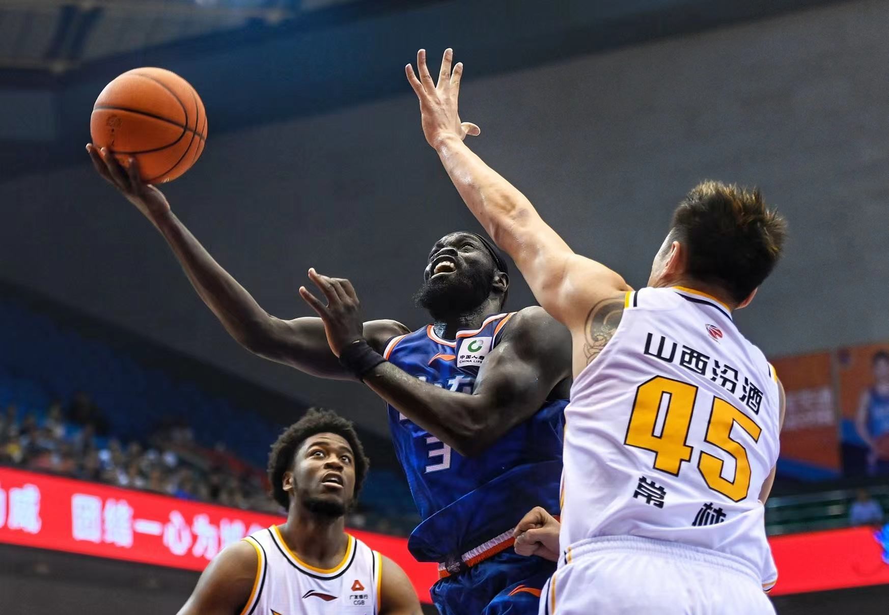 沙尔克球员集体提升状态,球队近期表现稳定性