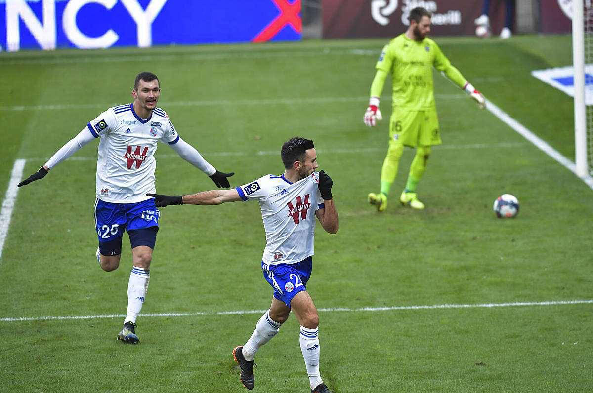 巴黎圣日耳曼力挫对手，取得胜利(巴黎圣日耳曼队简介)