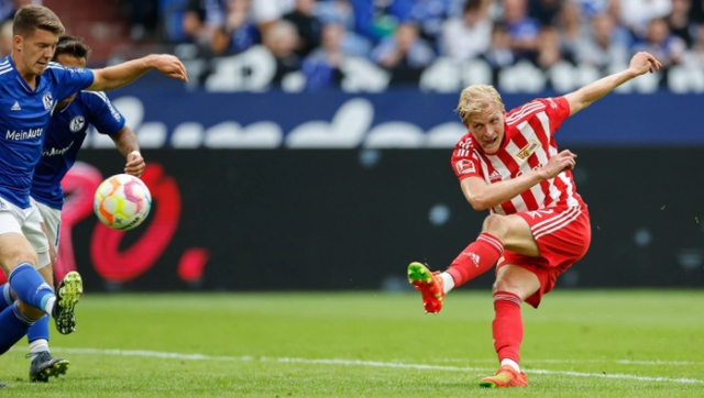 包含里昂主场击败对手，稳坐积分榜第三的词条